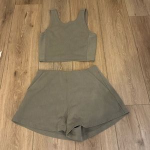 Lululemon Set - Olive Green - Size 4